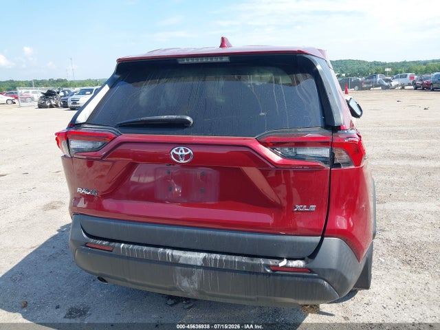 Продаж на аукціоні авто 2021 Toyota Rav4 Xle Premium, vin: 2T3C1RFV1MW137418, номер лоту: 45636938