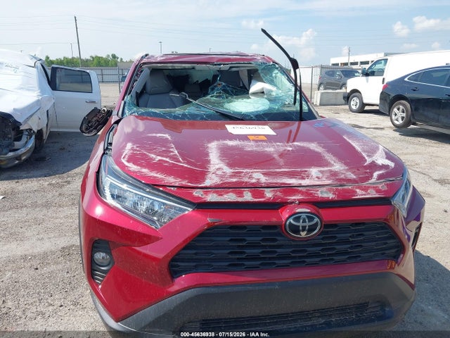 Продаж на аукціоні авто 2021 Toyota Rav4 Xle Premium, vin: 2T3C1RFV1MW137418, номер лоту: 45636938