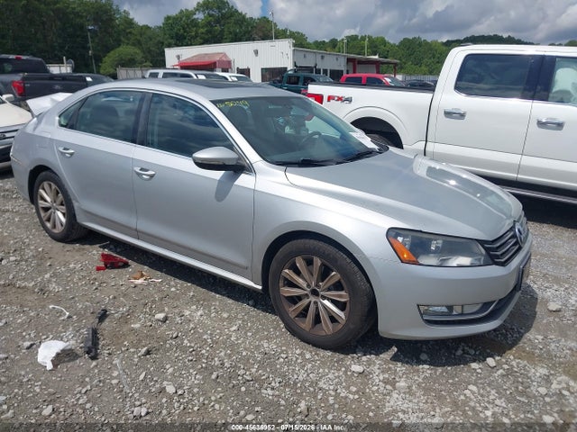 2013 Volkswagen Passat 2.5l Sel Premium მანქანა იყიდება აუქციონზე, vin: 1VWCP7A34DC002331, აუქციონის ნომერი: 45636952