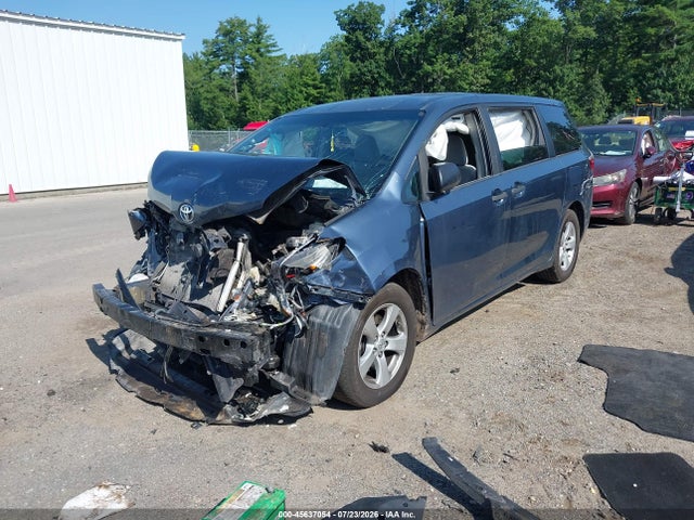 Toyota Sienna L 7 Passenger 2017 5TDZZ3DC0HS776298 Image 2