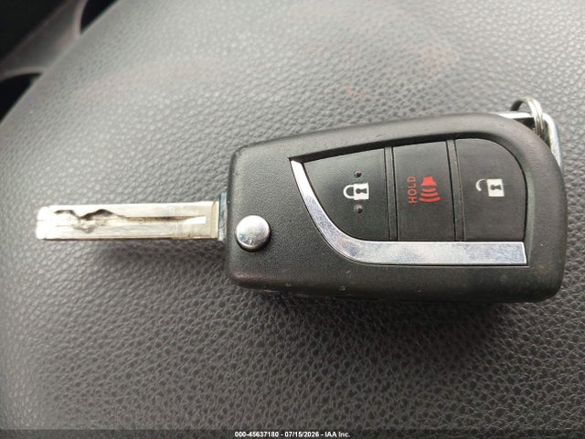 Toyota RAV4 LE 2019 JTMF1RFV8KJ004812 Image 11