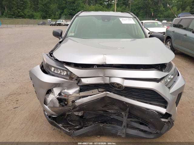 Toyota RAV4 LE 2019 JTMF1RFV8KJ004812 Image 13