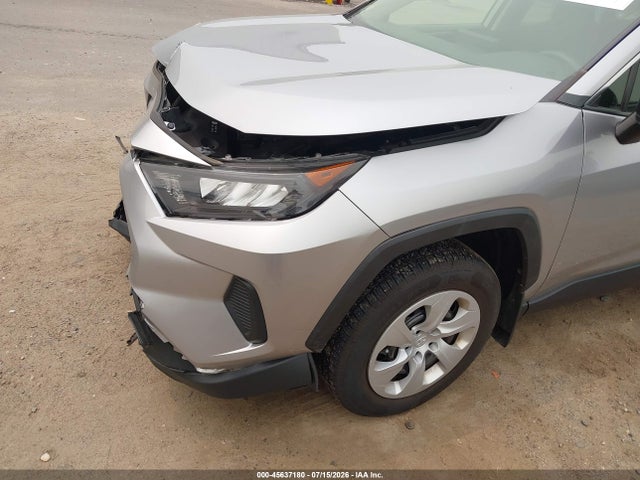Toyota RAV4 LE 2019 JTMF1RFV8KJ004812 Image 18