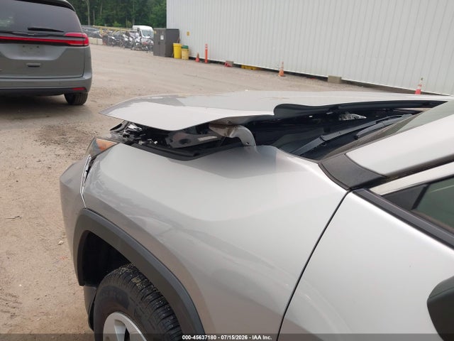 Toyota RAV4 LE 2019 JTMF1RFV8KJ004812 Image 19
