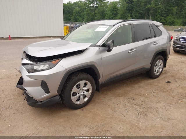 Toyota RAV4 LE 2019 JTMF1RFV8KJ004812 Image 2