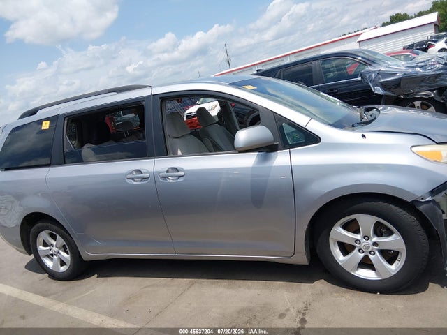 45637204 :رقم المزاد ، 5TDKK3DC6CS237084 vin ، 2012 Toyota Sienna Le V6 8 Passenger مزاد بيع