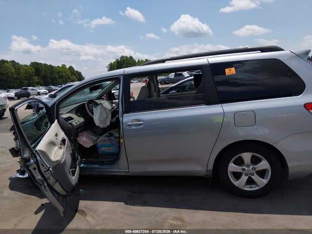 45637204 :رقم المزاد ، 5TDKK3DC6CS237084 vin ، 2012 Toyota Sienna Le V6 8 Passenger مزاد بيع