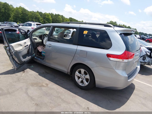 45637204 :رقم المزاد ، 5TDKK3DC6CS237084 vin ، 2012 Toyota Sienna Le V6 8 Passenger مزاد بيع