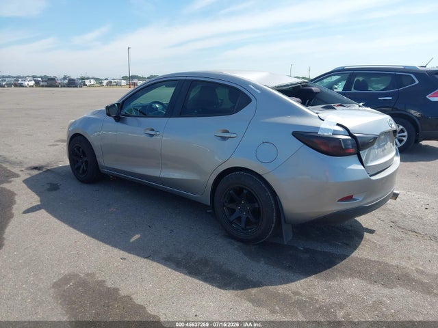 Scion IA 2016 3MYDLBZV9GY105320 Image 3