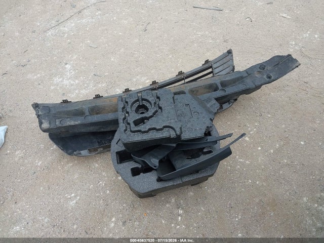 45637520 :رقم المزاد ، 5YFBURHE4FP339392 vin ، 2015 Toyota Corolla Le مزاد بيع