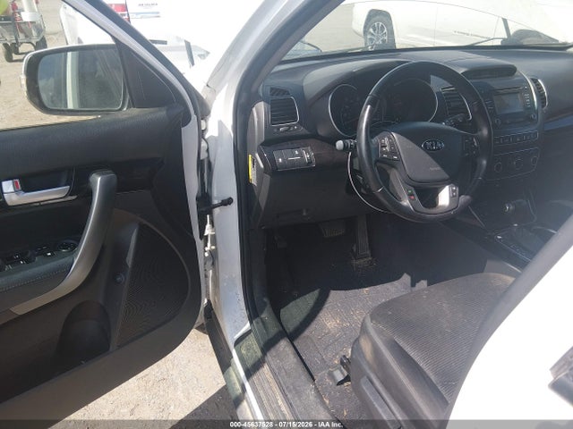45637528 :رقم المزاد ، 5XYKTCA66FG566977 vin ، 2015 Kia Sorento Lx مزاد بيع