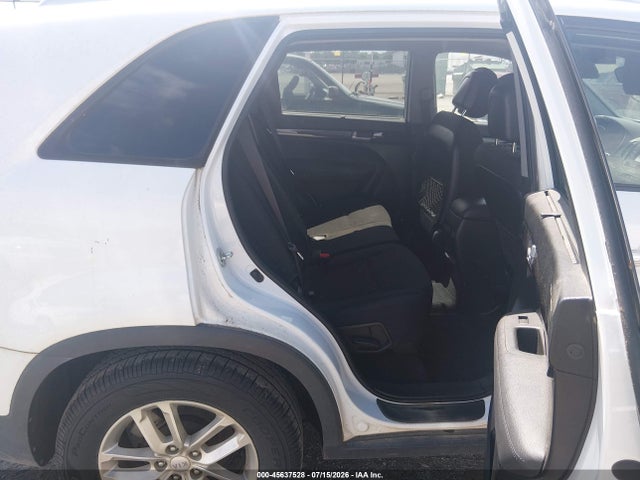 45637528 :رقم المزاد ، 5XYKTCA66FG566977 vin ، 2015 Kia Sorento Lx مزاد بيع