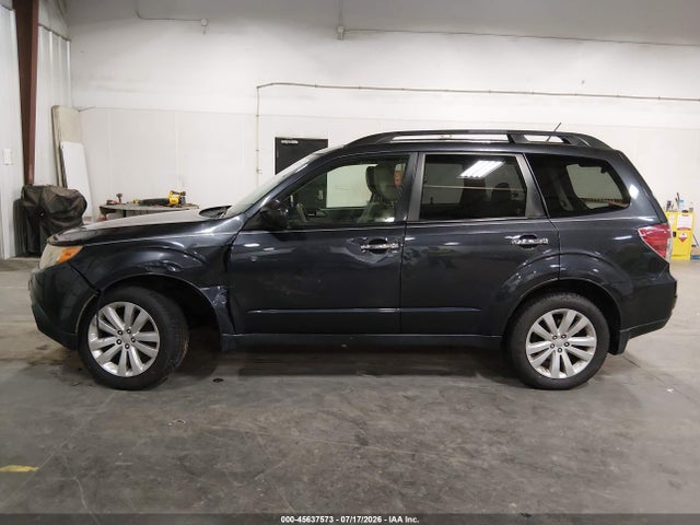 2013 Subaru Forester 2.5x Premium მანქანა იყიდება აუქციონზე, vin: JF2SHADC2DH410755, აუქციონის ნომერი: 45637573
