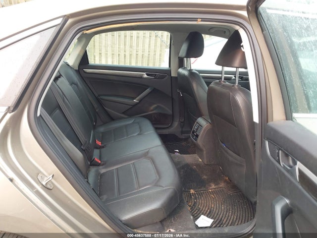 1VWBT7A37GC007924 Volkswagen Passat 1.8t Se