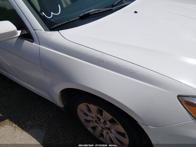 Chrysler 200 LX 2014 1C3CCBAB1EN122073 Image 6