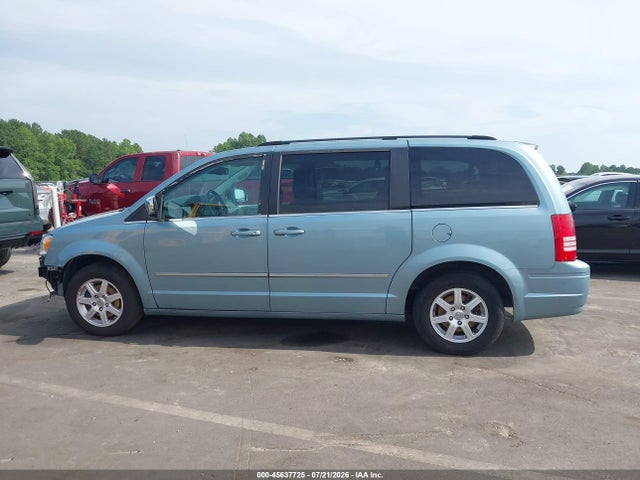 2010 Chrysler Town & Country Touring მანქანა იყიდება აუქციონზე, vin: 2A4RR5D1XAR414790, აუქციონის ნომერი: 45637725