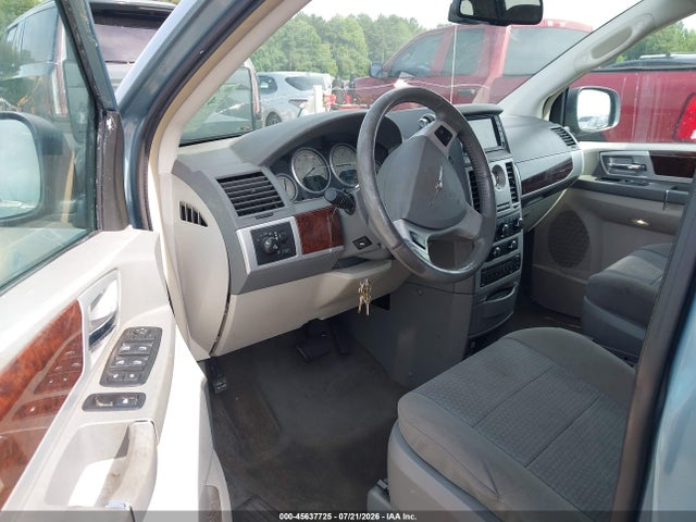 2010 Chrysler Town & Country Touring მანქანა იყიდება აუქციონზე, vin: 2A4RR5D1XAR414790, აუქციონის ნომერი: 45637725