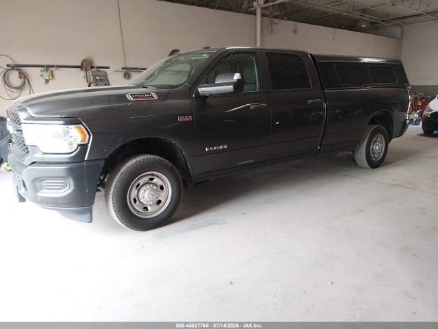 45637768 :رقم المزاد ، 3C6UR4HJ4LG243054 vin ، 2020 Ram 2500 Tradesman  4x2 8' Box مزاد بيع