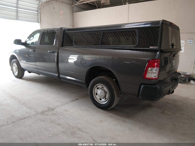 45637768 :رقم المزاد ، 3C6UR4HJ4LG243054 vin ، 2020 Ram 2500 Tradesman  4x2 8' Box مزاد بيع