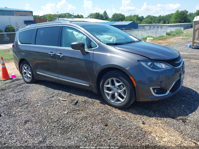 45637886 :رقم المزاد ، 2C4RC1EG7JR293090 vin ، 2018 Chrysler Pacifica Touring L Plus مزاد بيع