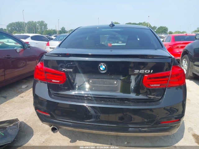2018 Bmw 320i Xdrive მანქანა იყიდება აუქციონზე, vin: WBA8E5G56JNV02113, აუქციონის ნომერი: 45637890
