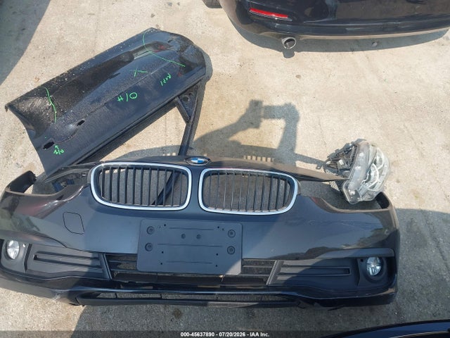 2018 Bmw 320i Xdrive მანქანა იყიდება აუქციონზე, vin: WBA8E5G56JNV02113, აუქციონის ნომერი: 45637890