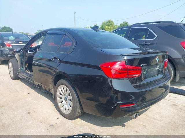 2018 Bmw 320i Xdrive მანქანა იყიდება აუქციონზე, vin: WBA8E5G56JNV02113, აუქციონის ნომერი: 45637890