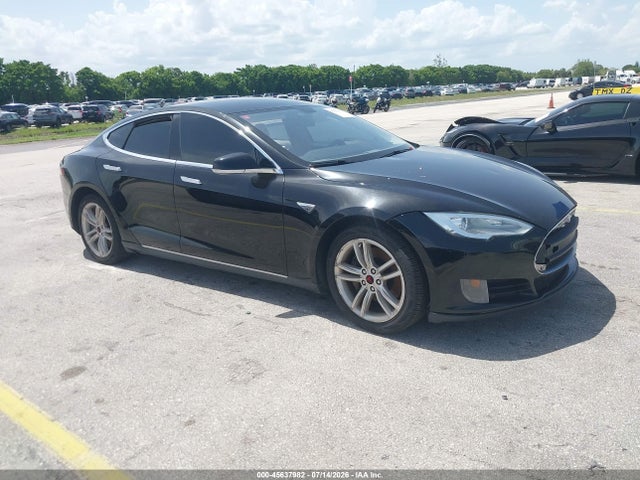 45637982 :رقم المزاد ، 5YJSA1CG3DFP24860 vin ، 2013 Tesla Model S مزاد بيع
