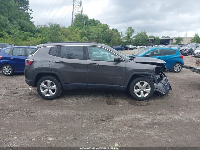 45637998 :رقم المزاد ، 3C4NJDBB2KT712136 vin ، 2019 Jeep Compass Latitude 4x4 مزاد بيع