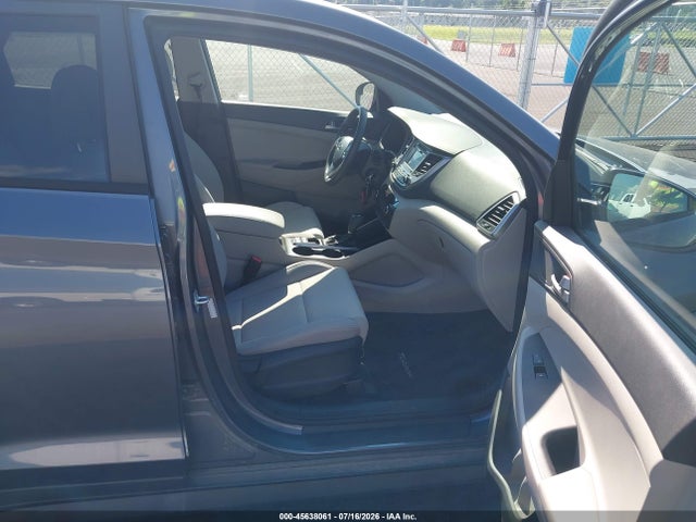 KM8J2CA47JU656459 Hyundai TUCSON SE