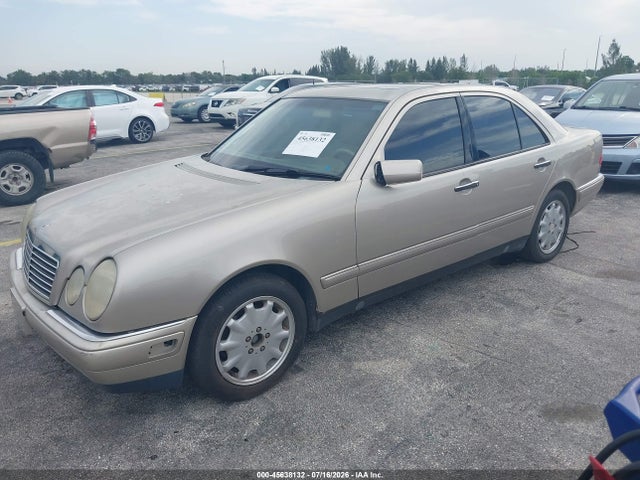 45638132 :رقم المزاد ، WDBJF65H9XA930518 vin ، 1999 Mercedes-benz E 320 مزاد بيع