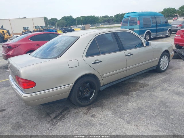 45638132 :رقم المزاد ، WDBJF65H9XA930518 vin ، 1999 Mercedes-benz E 320 مزاد بيع