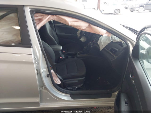 2020 Hyundai Elantra Se მანქანა იყიდება აუქციონზე, vin: 5NPD74LF4LH498151, აუქციონის ნომერი: 45638284