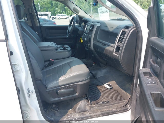 45638296 :رقم المزاد ، 1C6RR7FG0KS658619 vin ، 2019 Ram 1500 Classic Tradesman  4x4 6'4 Box مزاد بيع