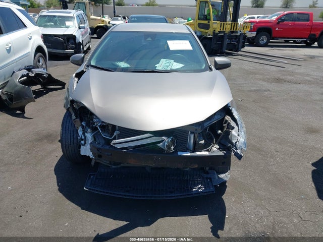 5YFBURHE1KP902215 Toyota COROLLA LE