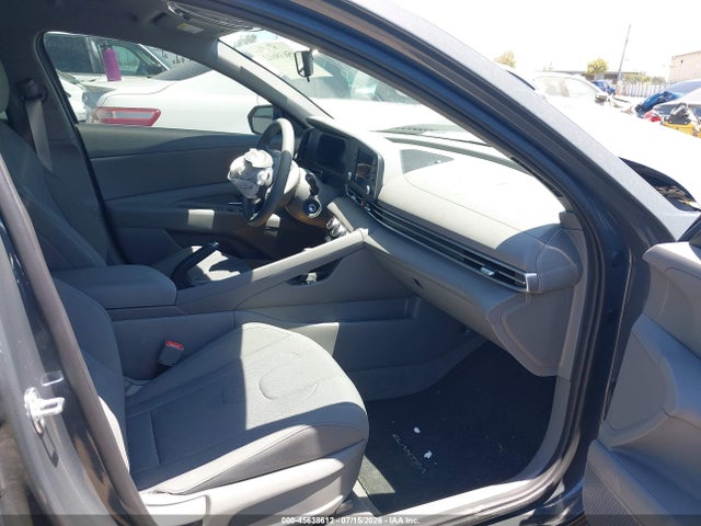 KMHLL4DG5TU099782 Hyundai ELANTRA SE