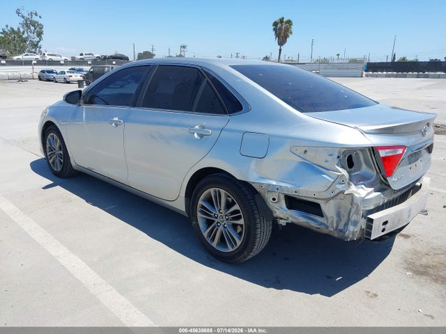 45638688 :رقم المزاد ، 4T1BF1FK7FU979714 vin ، 2015 Toyota Camry Se مزاد بيع
