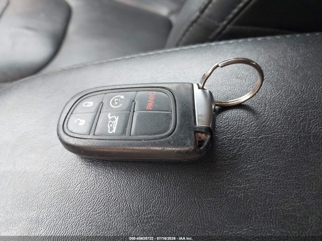45638732 :رقم المزاد ، 1C4PJMJX0JD594243 vin ، 2018 Jeep Cherokee Overland 4x4 مزاد بيع