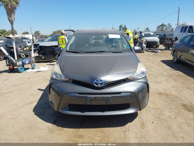 JTDZN3EU8FJ030405 Toyota Prius V Four