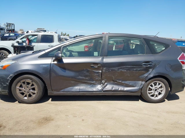 JTDZN3EU8FJ030405 Toyota Prius V Four