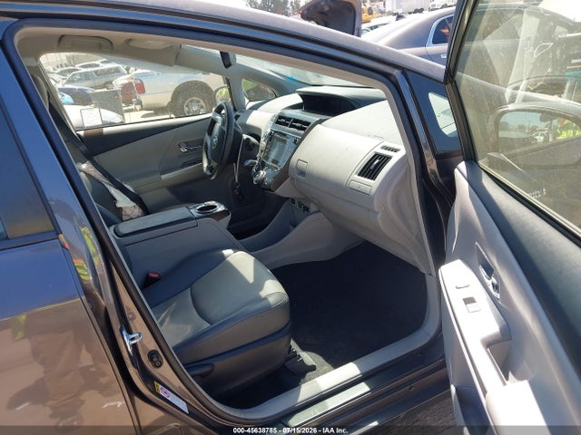 JTDZN3EU8FJ030405 Toyota Prius V Four