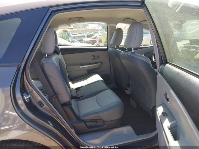 JTDZN3EU8FJ030405 Toyota Prius V Four