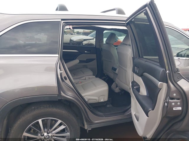 Toyota Highlander Xle 2018 5TDKZRFH4JS547612 Image 8