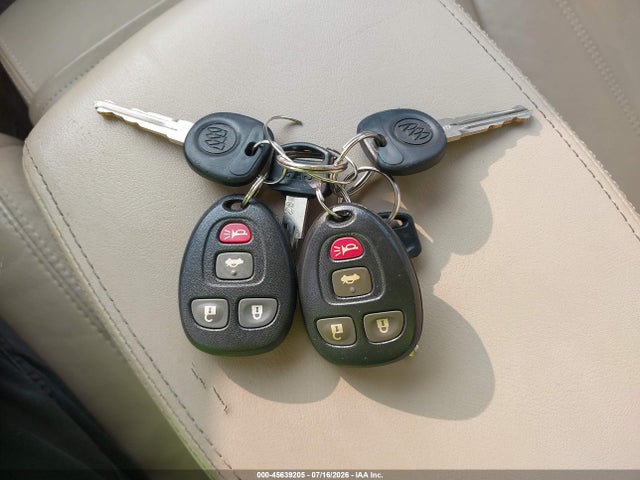 45639205 :رقم المزاد ، 1G4HC5EM8BU134815 vin ، 2011 Buick Lucerne Cxl مزاد بيع