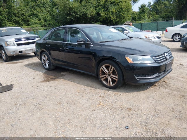 2014 Volkswagen Passat 1.8t Se მანქანა იყიდება აუქციონზე, vin: 1VWBT7A32EC047017, აუქციონის ნომერი: 45639572
