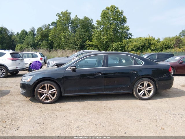 2014 Volkswagen Passat 1.8t Se მანქანა იყიდება აუქციონზე, vin: 1VWBT7A32EC047017, აუქციონის ნომერი: 45639572
