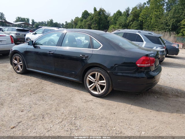 2014 Volkswagen Passat 1.8t Se მანქანა იყიდება აუქციონზე, vin: 1VWBT7A32EC047017, აუქციონის ნომერი: 45639572