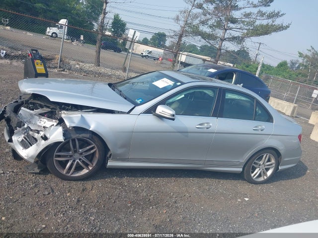 2014 Mercedes-benz C 300 Sport 4matic მანქანა იყიდება აუქციონზე, vin: WDDGF8AB1EG185398, აუქციონის ნომერი: 45639591