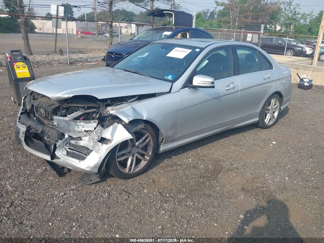 2014 Mercedes-benz C 300 Sport 4matic მანქანა იყიდება აუქციონზე, vin: WDDGF8AB1EG185398, აუქციონის ნომერი: 45639591