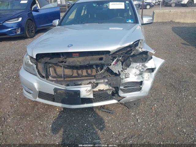 2014 Mercedes-benz C 300 Sport 4matic მანქანა იყიდება აუქციონზე, vin: WDDGF8AB1EG185398, აუქციონის ნომერი: 45639591